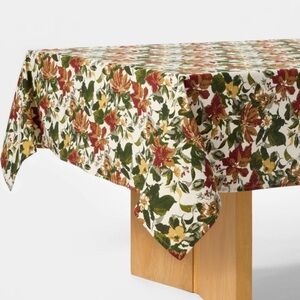 NEW Threshold Studio McGee 60” x 104” Rectangle Cotton Poinsettia Table Cloth